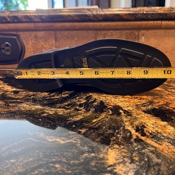 Hugo Buscati Women's Croc-embossed Oxford - Picture 8 of 8